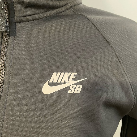 Nike SB grey hoodie Medium (fits small) - Picture 5 of 6